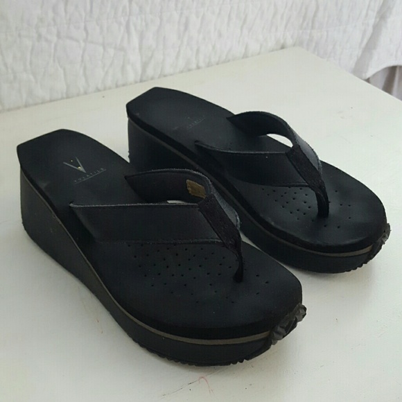 volatile black flip flops
